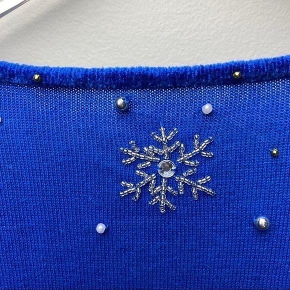 Santa Ugly/Cute Christmas V-Neck Sweater - Picture 11 of 16